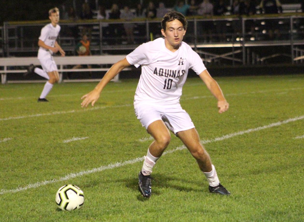 Henry Horstman dribbles